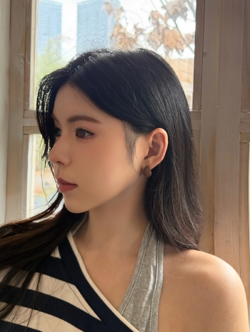 【Z829608】美拉德滴釉弧形豆豆耳環