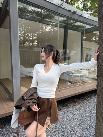 【Z829793】V領帶胸墊顯瘦加絨長T