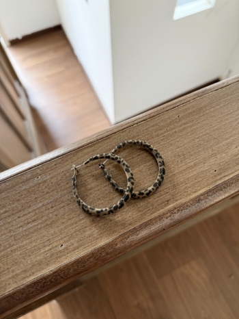 【Z829808】銀針植絨豹紋圈圈耳環