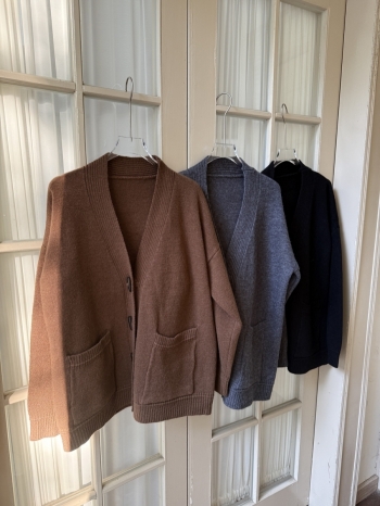 【Z829840】大口袋V領牛角釦毛衣外套