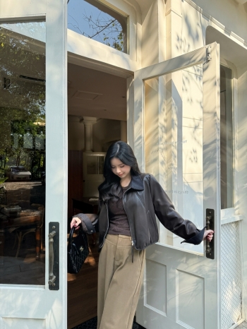 【Z829796】牛仔翻領拼接皮衣外套