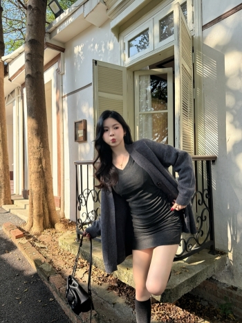 【Z829800】V領摺皺修身設計連身裙