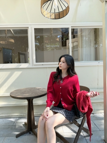 【Z829815】高級感紅色圓領毛衣外套