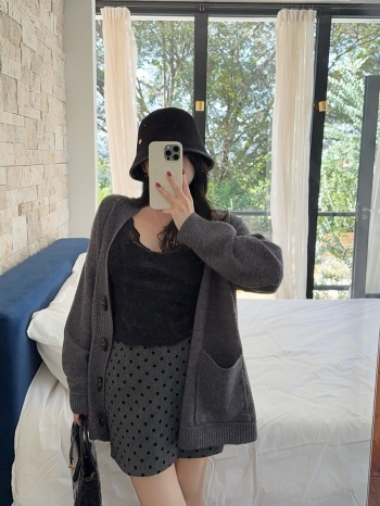 【Z829840】大口袋V領牛角釦毛衣外套