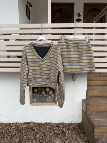 【Z829858】撞色條紋V領針織短裙套裝