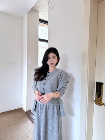 【Z829867】排釦針織長裙套裝(附披肩)