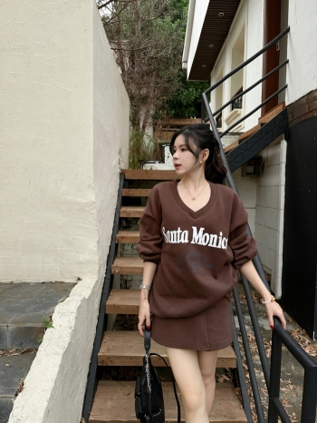 【Z829872】休閒V領字母印花褲裙套裝