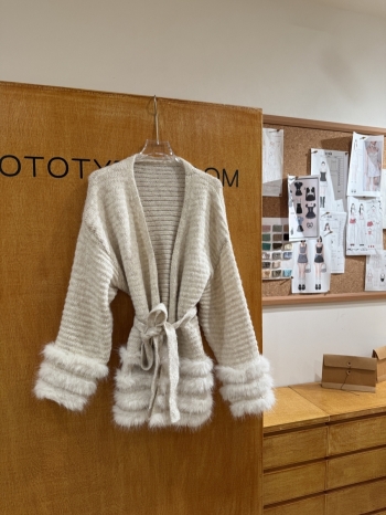 【Z829897】毛絨絨拼接綁帶針織外套