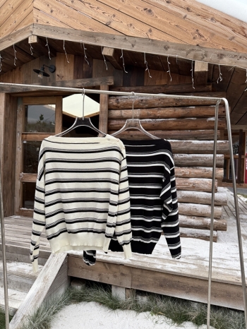 【Z829916】一字領鈕釦條紋針織衫