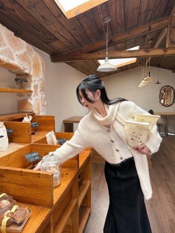 【Z829895】V領排釦針織罩衫(附圍巾)