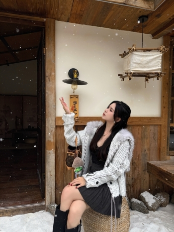 【Z829912】毛毛翻領拼接緞帶針織罩衫