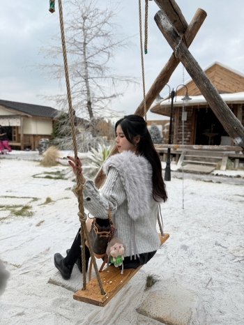 【Z829912】毛毛翻領拼接緞帶針織罩衫