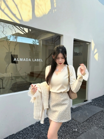 【Z829932】蕾絲拼接V領針織上衣