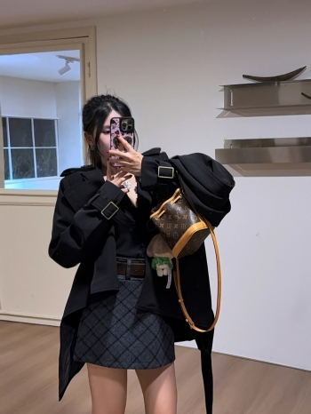 【Z829953】附圍巾領雙排釦不規則擺風衣