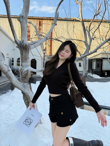 【Z829963】純色V領坑條收腰針織衫