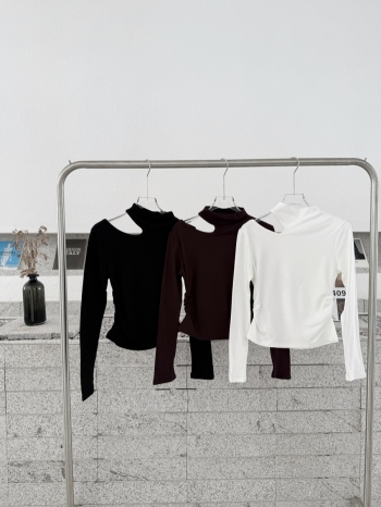 【Z829994】立領加絨露肩設計摺皺長袖