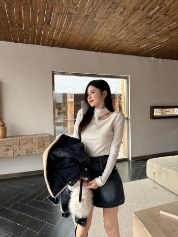 【Z829994】立領加絨露肩設計摺皺長袖