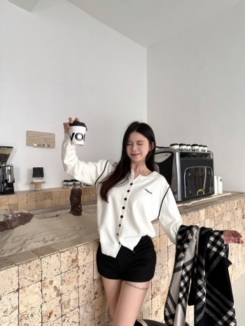 【Z829964】字母刺繡撞色針織開襟衫