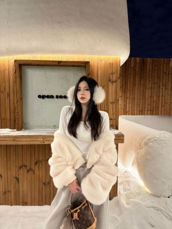 【Z830006】雙層螺紋高領拼接毛毛短外套