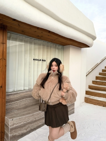 【Z830006】雙層螺紋高領拼接毛毛短外套