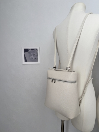 【Z830038】簡約通勤方型銀釦後背包