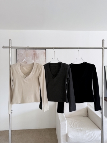 【Z830017】V領蕾絲花邊磨毛長袖上衣