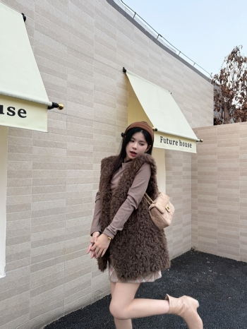 【Z829987】法式V領百搭羊羔毛背心