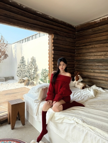 【Z830035】慵懶感一字領露肩針織上衣