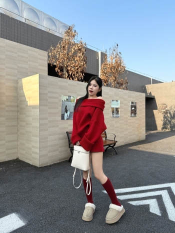 【Z830035】慵懶感一字領露肩針織上衣