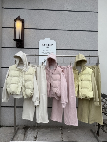 【Z830047】圓領羽絨背心+連帽帽T+絨褲三件套