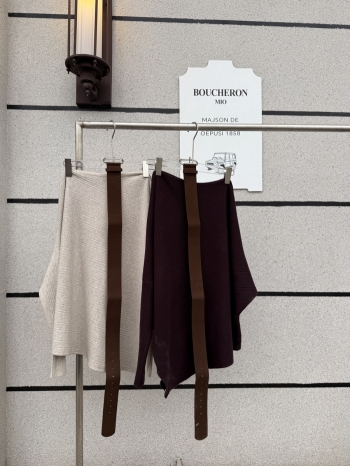 【Z830089】不規則一字肩坑條針織上衣(附腰帶)