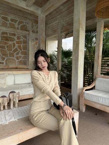 【Z830074】氣質重工鑲鑽圓領長袖針織衫