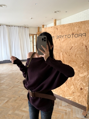 【Z830089】不規則一字肩坑條針織上衣(附腰帶)