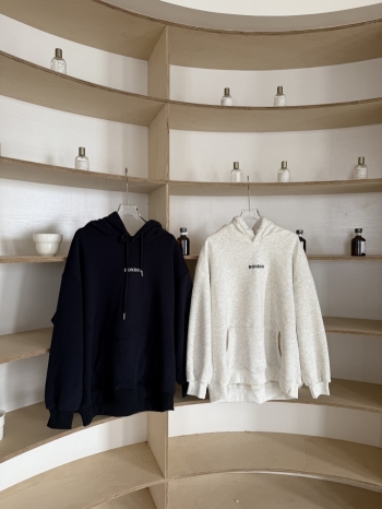 【Z830103】純色牛奶絨字母刺繡連帽帽T