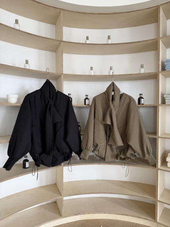 【Z830109】抽繩花苞下擺石墨烯圍脖外套