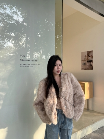 【Z830106】富家千金感V領銀釦皮草外套