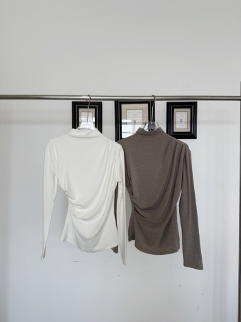 【Z830121】法式半高領捏摺設計長袖