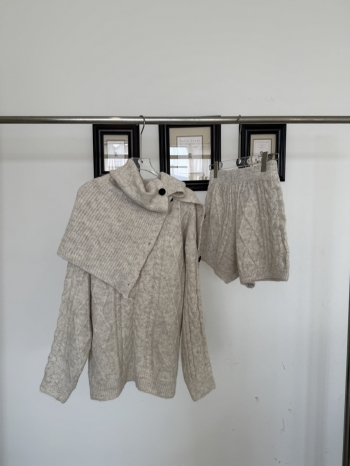 【Z830158】設計感麻花針織短褲圍脖三件套