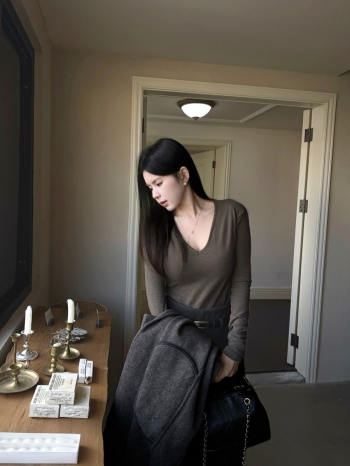 【Z830160】百搭修身顯瘦V領薄絨長袖