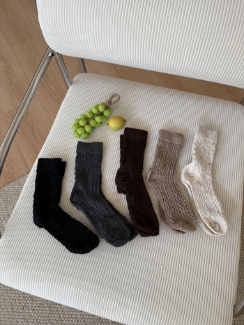 【Z830132】麻花紋理加絨襪子