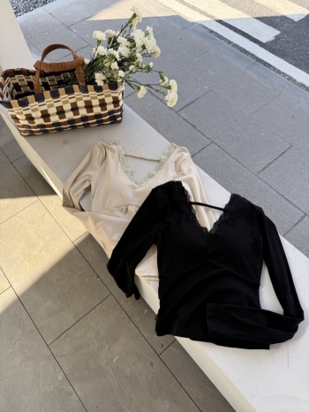 【Z830166】蕾絲拼接V領加絨露背長袖