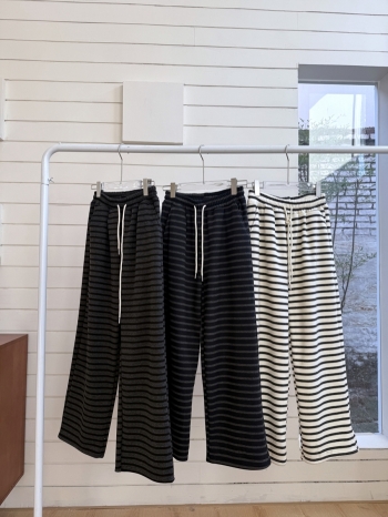 【Z830175】復古垂感條紋嬰兒絨休閒褲