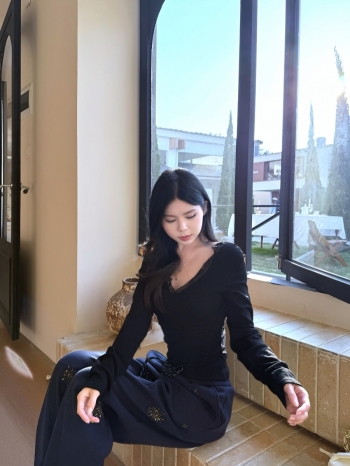 【Z830166】蕾絲拼接V領加絨露背長袖