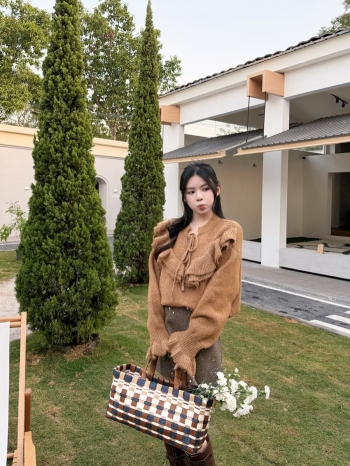 【Z830179】氣質溫柔木耳邊娃娃領毛衣