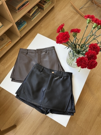 【Z830210】美式辣妹側開叉PU皮短裙