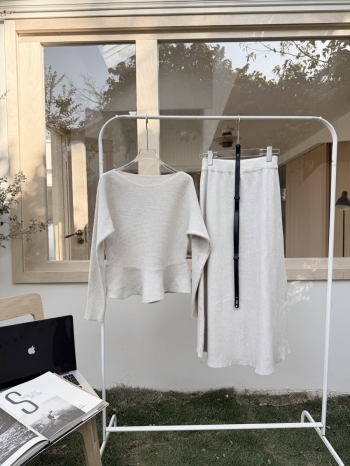 【Z830212】蝙蝠袖坑條荷葉邊針織裙套裝