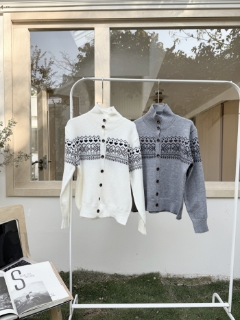 【Z830214】復古緹花立領鈕釦針織外套