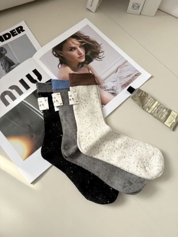 【Z830202】復古撞色布標碎花中筒襪(三入組)