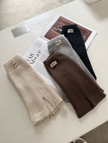 【Z830248】韓系ins字母布標羊毛開叉襪套