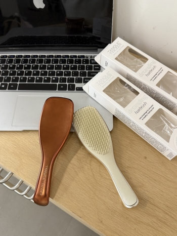 【Z830251】奢華金屬質感氣墊按摩長柄梳